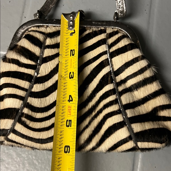 🔥VINTAGE Zebra Print Clutch with Silver Metal Frame and Handle - Picture 8 of 8